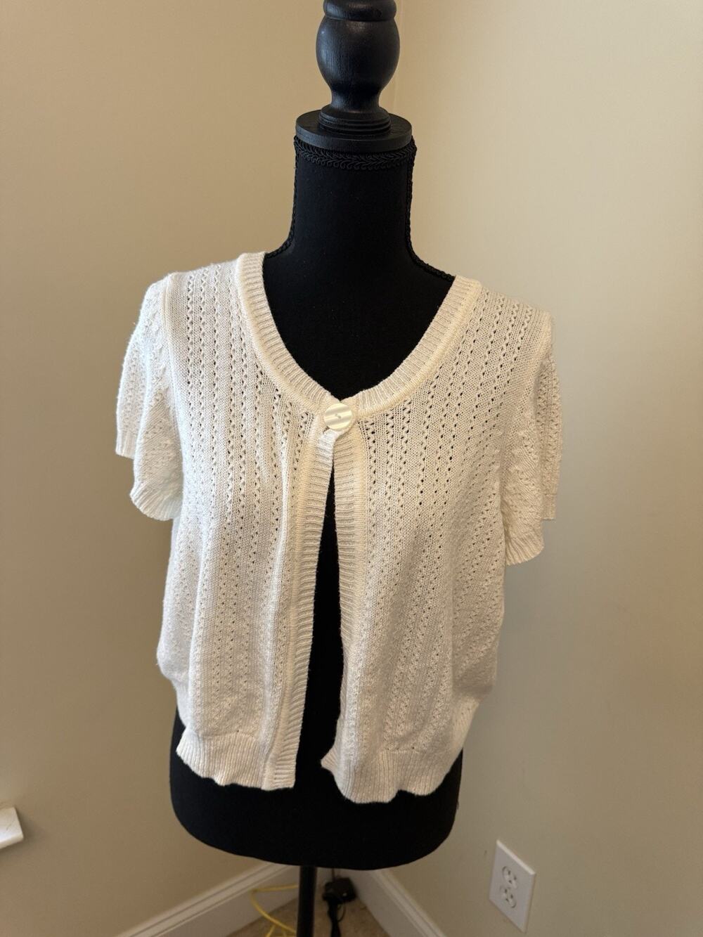 Cato Women’s White Knit Mini Cardigan One Button Open Sweater 14/16W